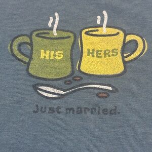 Life Is Good Womens Crusher Tee His & Hers Mugs Just Married Sz Small F